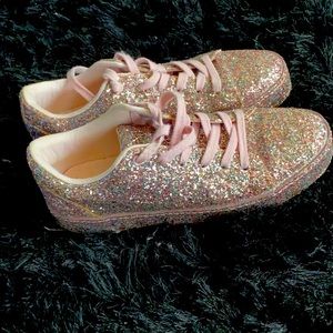Also sparkly tennis shoes
